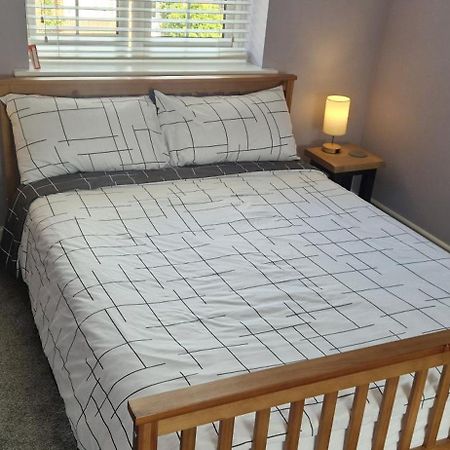 Double B&B Room In Southwater With Private Bathroom And Parking Экстерьер фото