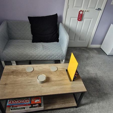 Double B&B Room In Southwater With Private Bathroom And Parking Экстерьер фото